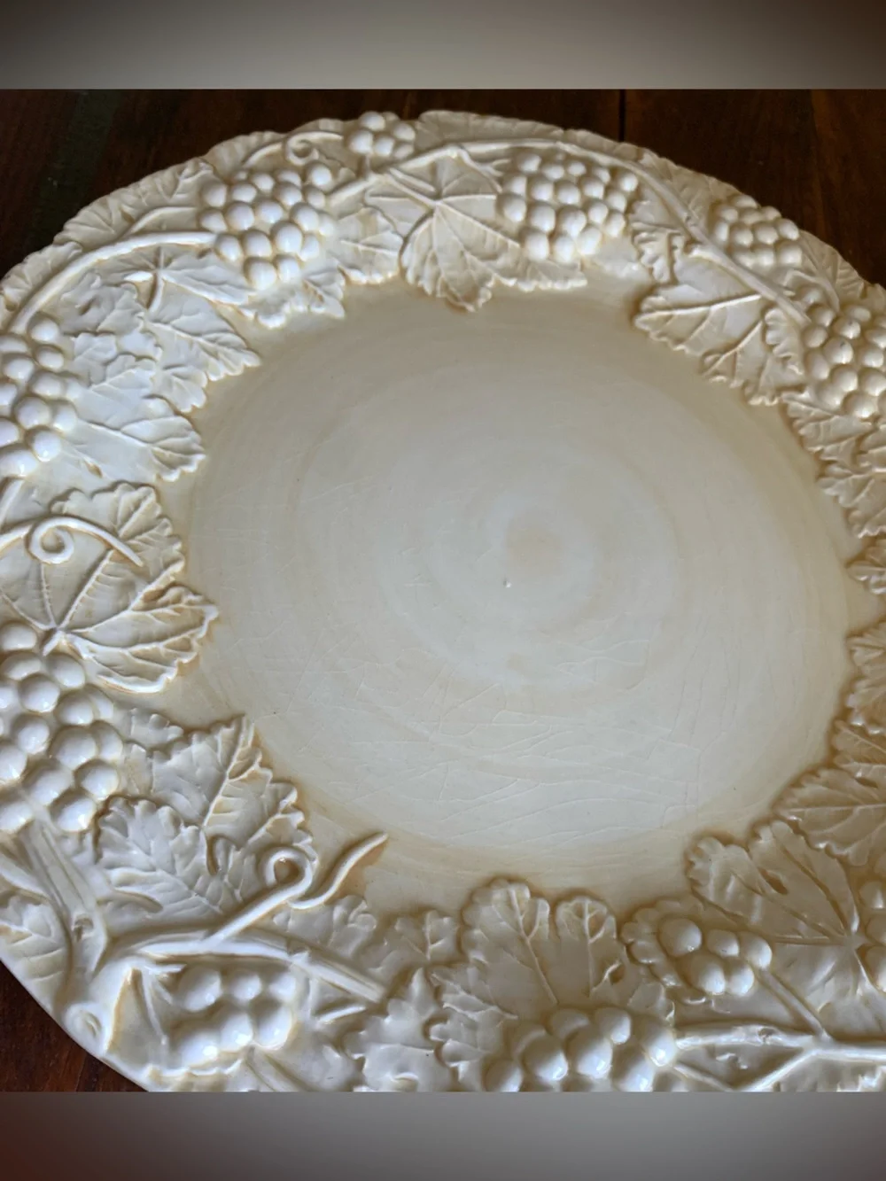 1 Horchow HCH20 Dinner Plate Cream Scalloped Grapes Ivory Ceramic